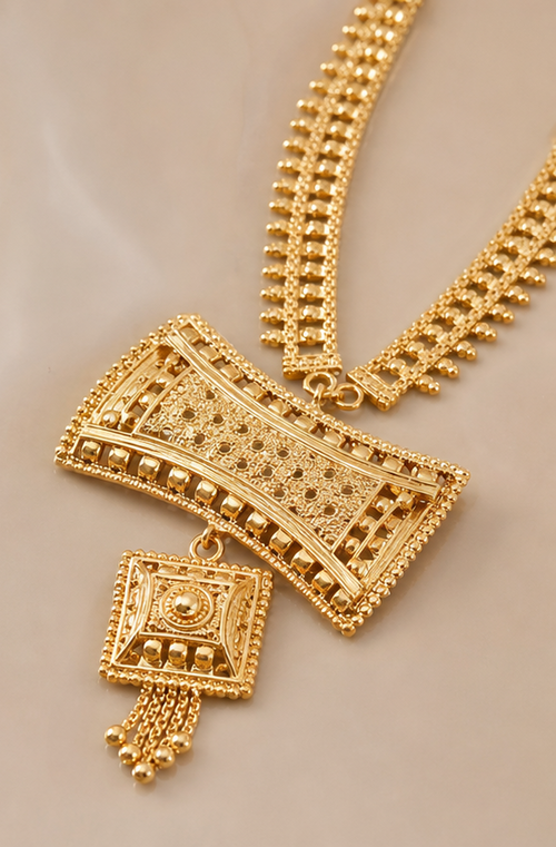 24K Gold Plated Copper Based Geometric Curved Pendant Necklace Set with Square Studs