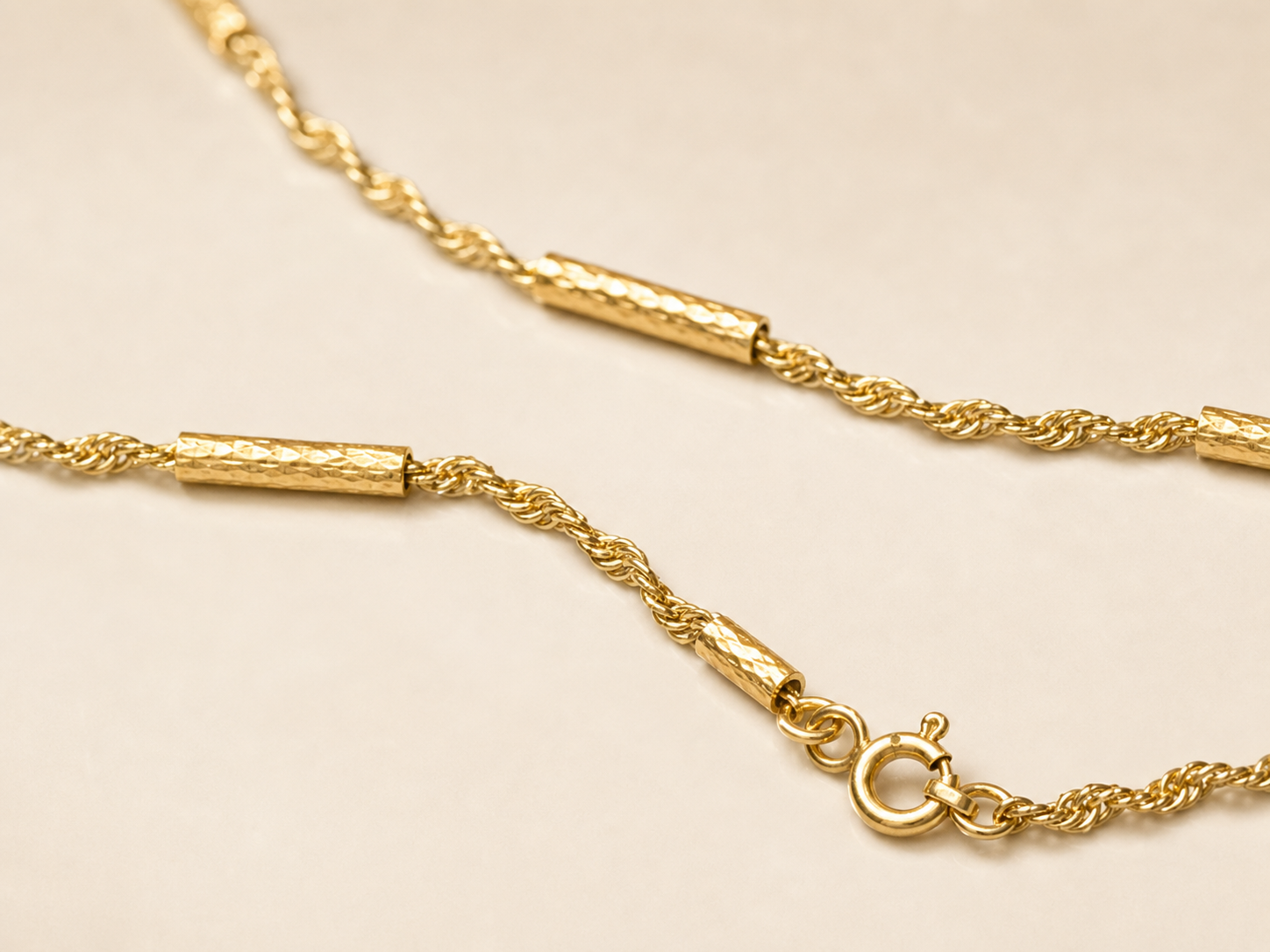 Classic Gold-Plated Rope & Textured Cylinder Station Chain