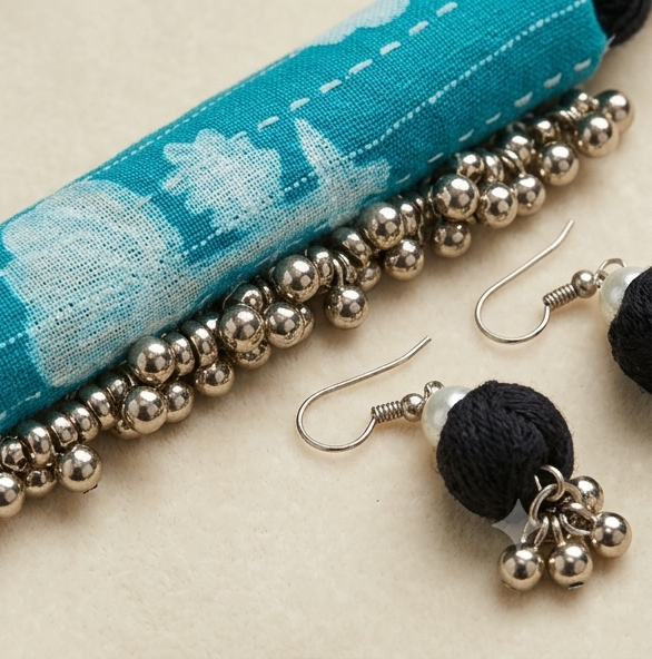 Turquoise Batik Roll Choker & Drops Set