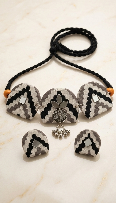 Monochrome Chevron Mirror & Fabric Choker Set