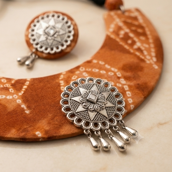 Chandrama | Handcrafted Batik Hasli & Stud Set
