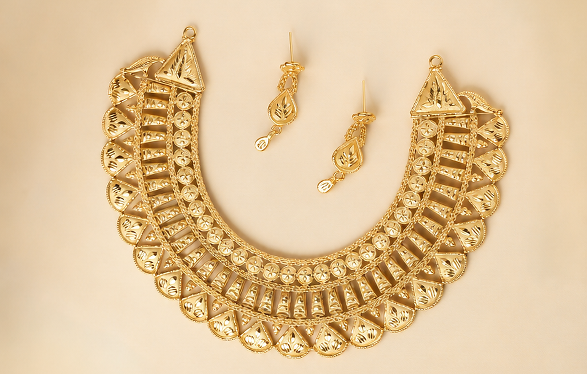 24K Gold Plated Copper Based Broad Collar Necklace & Drop Earring Set